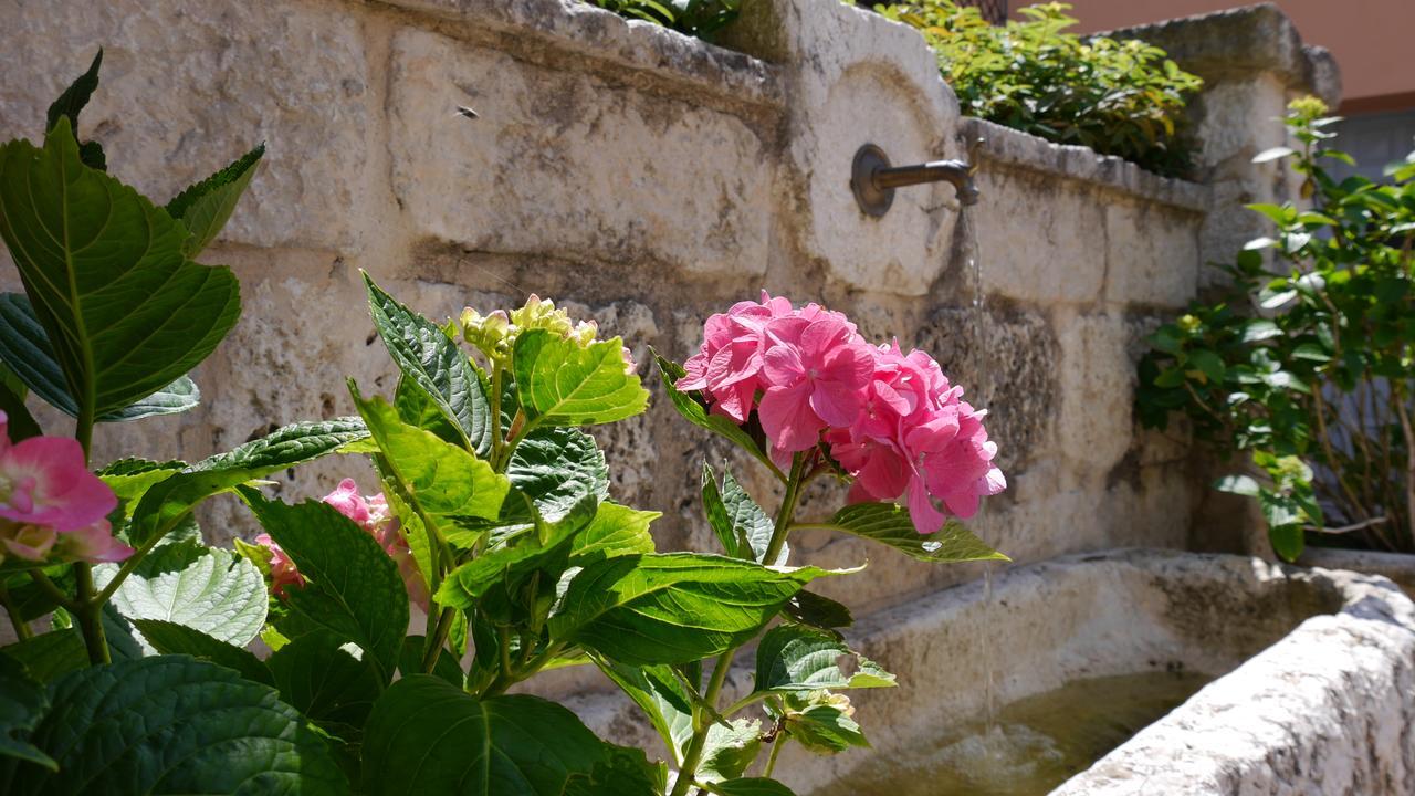 Fontana Vecchia Bed & Breakfast Atina ภายนอก รูปภาพ